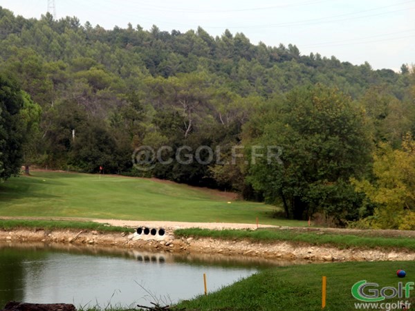 Le trou n°8 du Victoria golf club dans le parc de Val Martin à Valbonne