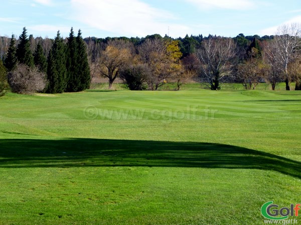 Le départ du n°1 du garden golf Avigon parcours le Ventoux 9 trous compact