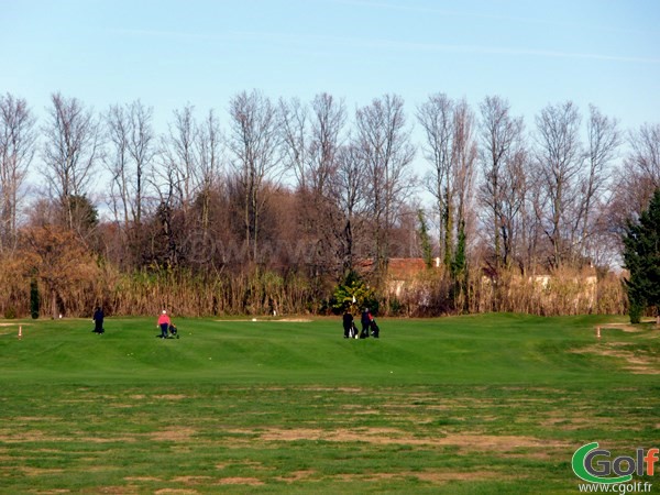 Le trou n°7 du Garden golf Avignon dans le Vaucluse en Provence à Morières les Avignon