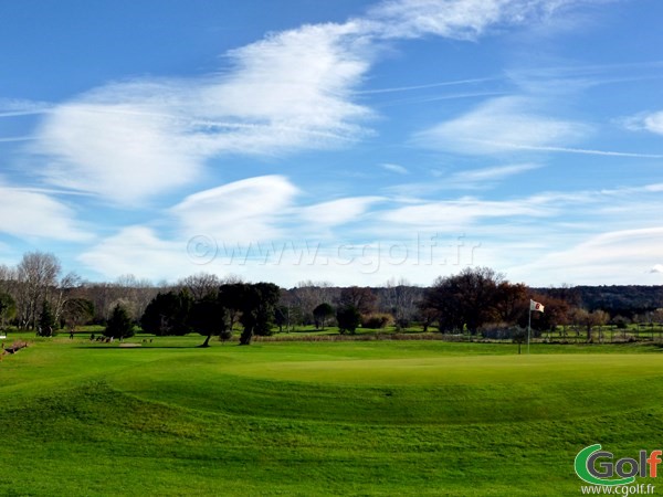 Le green n°6 du Garden golf Avignon dans le Vaucluse à Morières les Avignon