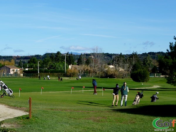 Le putting green du Garden golf Avignon à Morières les Avignon dans le Vaucluse