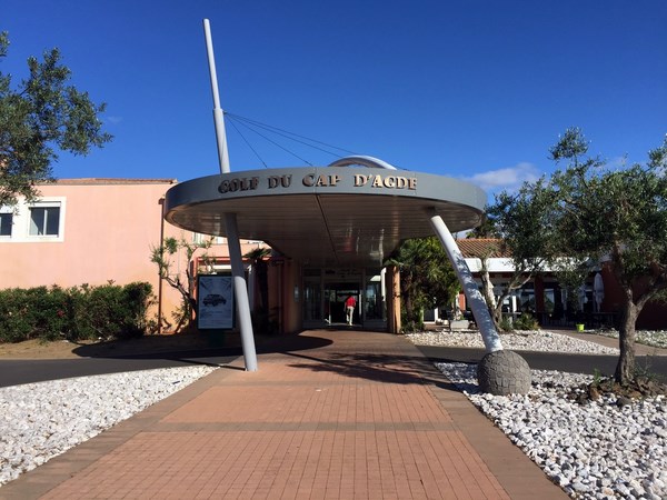 entrée du golf du Cap d'Agde dans l'Hérault - Languedoc Roussillon au sud de la France