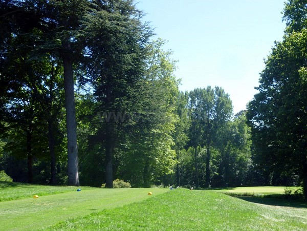 Trou n°1 du golf d'Albon Senaud dans la Drôme en Rhône Alpes entre Valence et Lyon