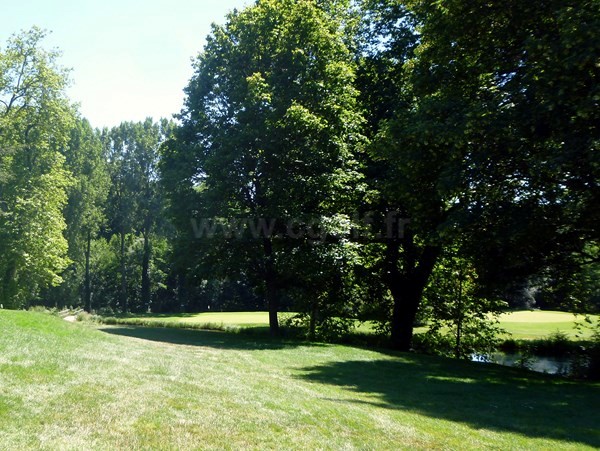 Green n°1 du golf d'Albon Senaud proche d'Annonay en Rhône alpes entre Vienne et Valence