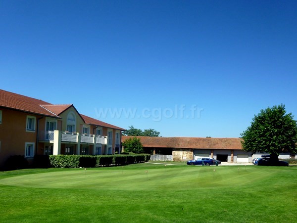 Putting green du golf d'Albon Senaud dans la Drôme en Rhône Alpes