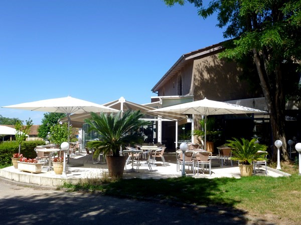 Terrasse du clun house du golf d'Albon Senaud en Rhône Alpes dans la Drôme