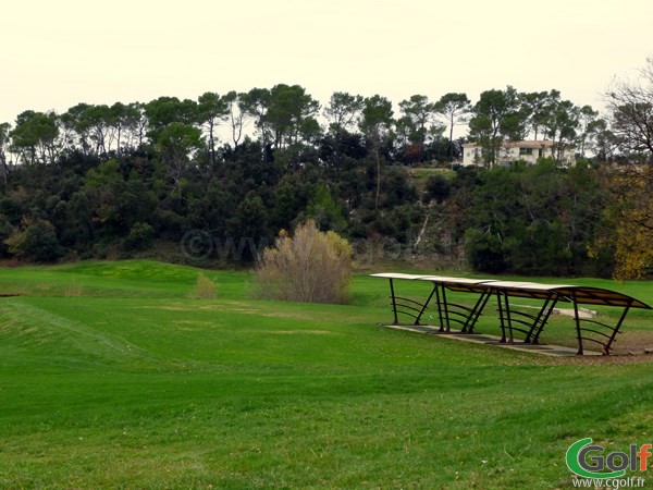 Le Practice sur herbe du golf de Barbaroux à Brignoles dans le Var en région PACA