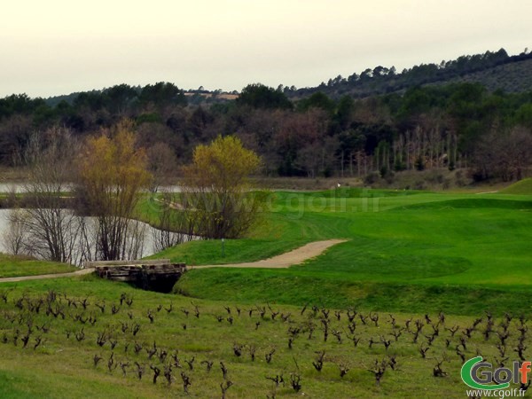 Le trou n°10 du golf de Barbaroux à Brignoles dans le Var en Provence Cote d'Azur