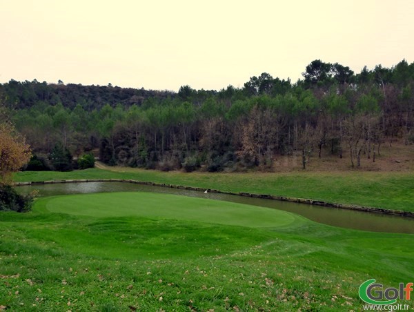 Le green n°17 du golf de Barbaroux en Provence à Brignoles dans le Var