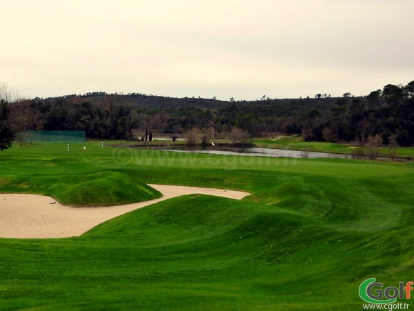 Le green n°18 du golf de Brignoles Barbaroux dans le Var sur la Cote d'Azur