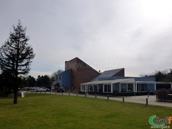 Le club house du gof de Saint Quentin en Yvelines à Trappes proche de Paris et Versailles