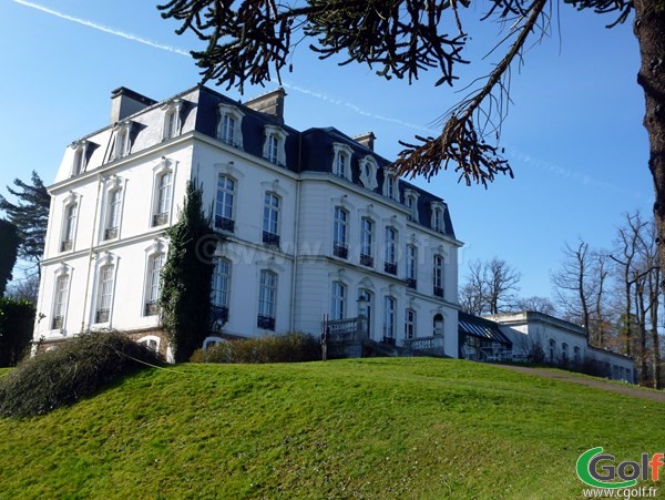 Le chateau club house du golf de Bethemont à Poissy dans les Yvelines proche de Paris