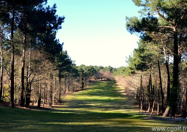 Trou n°10 du golf de Biscarrosse dans les Landes en Aquitaine parcours océan-forêt