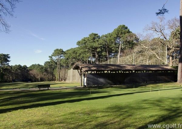 Practice du golf de Biscarrosse dans les Landes en Aquitaine