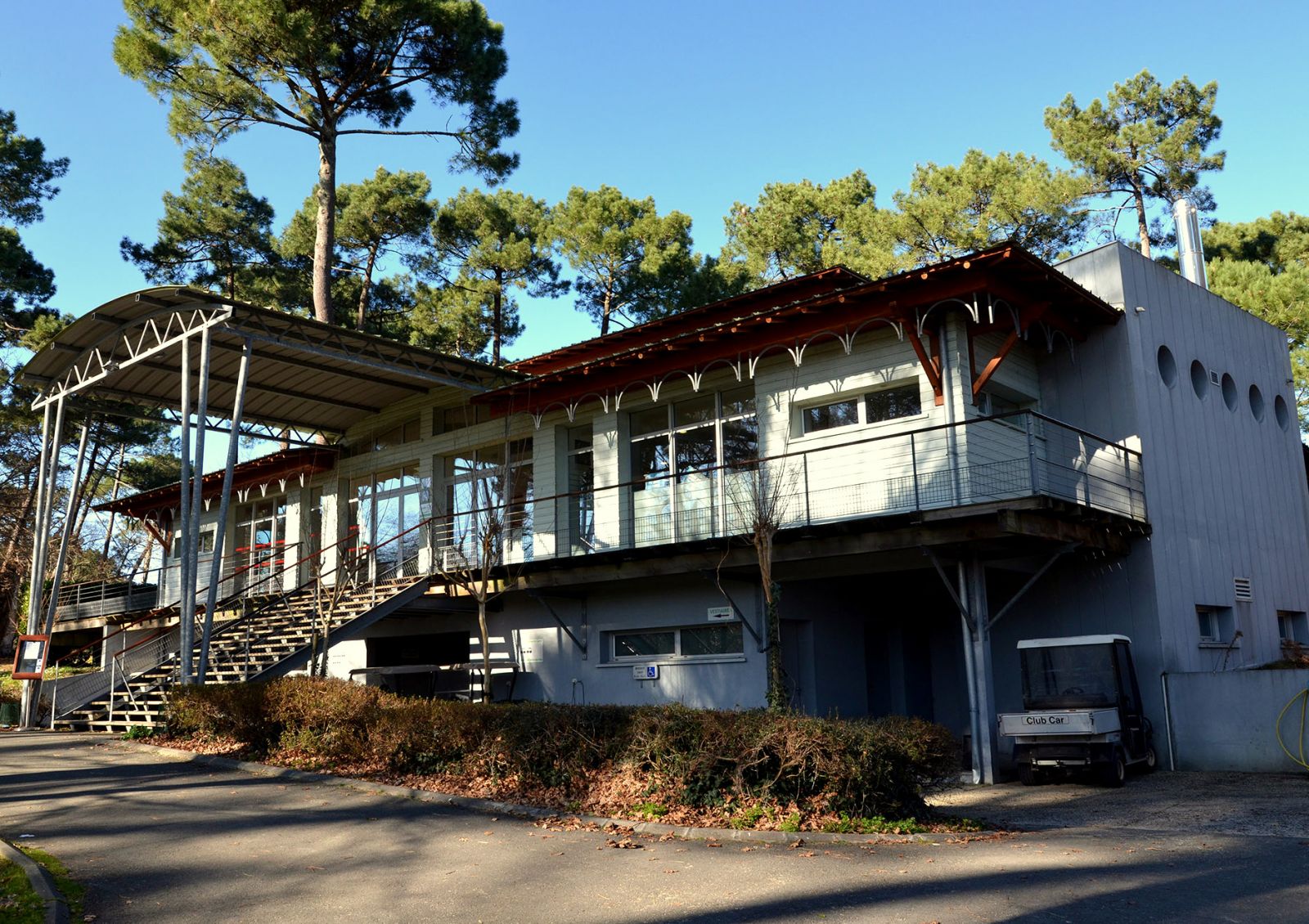 Club house du golf de Biscarrosse dans les Landes en Aquitaine
