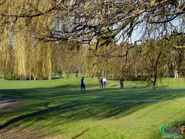 Le green n°2 du golf de Villennes-sur-Seine dans les Yvelines proche de Paris