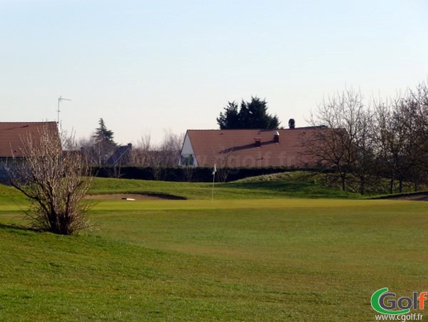 Trou n°3 du golf de Villennes sur Seine proche de Paris en Ile de France dans les Yvelines