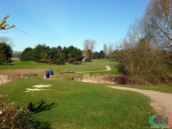 Départ n°13 du golf de Villennes-sur-Seine proche de Paris et Versailles dans les Yvelines