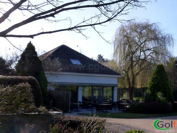 la terrasse du restaurant du golf de Villennes-sur-Seine dans les Yvelines proche de Paris