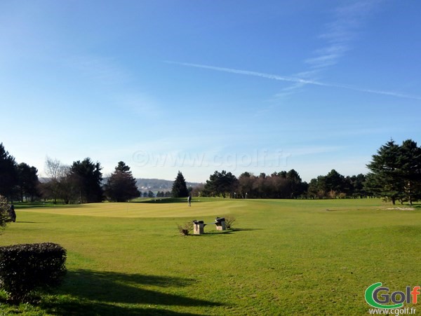 Le putting green et pitching green du golf de Villennes-sur-Seine proche de Paris 