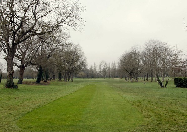 Trou n°1 du golf de Bordeaux Lac parcours la Jalle en Gironde Aquitaine