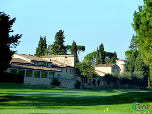 Le club house du golf de Cannes Mougins sur la Cote d'Azur