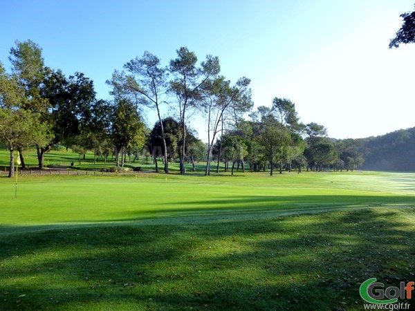 Green du n°16 du golf country club de Cannes Mougins dans les Alpes Maritimes