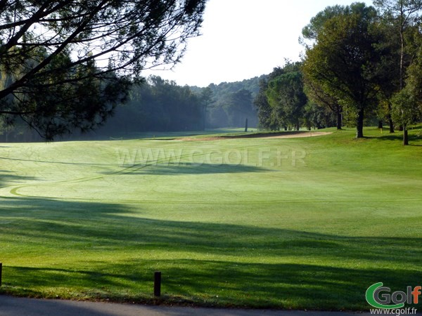 Départ du trou n°17 du golf country club de Cannes Mougins dans le département 06