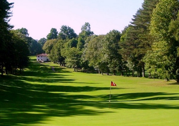 Trou n°2 du golf de Chantaco à Saint-Jean-de-Luz dans les Pyrénées atlantiques en Aquitaine