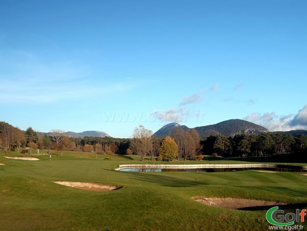 Le golf du Chateau de Taulane en PACA sur la côte d'azur dans le Var