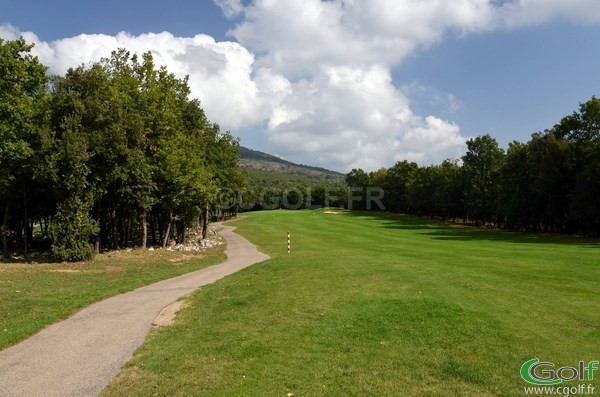 Le trou n°1 du golf de Claux Amic dans les Alpes Maritimes à Grasse