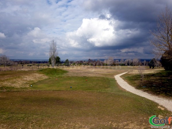 Le trou n°1 du golf d'Aix Les Milles Marseille dans les Bouches du Rhone en PACA