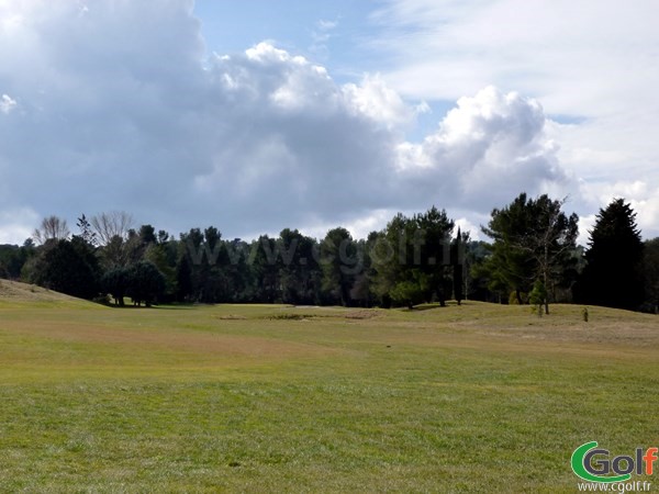 Le fairway n°3 du golf d'Aix Les Milles Marseille en région PACA dans les Bouches du Rhone