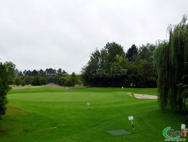 Pitching green du golf club d'Amiens dans la Somme à Querrieu en Picardie