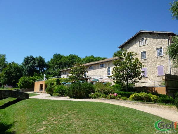 Club house restaurant du golf club du Beaujolais en Rhône-Alpes à Lucenay proche de Lyon