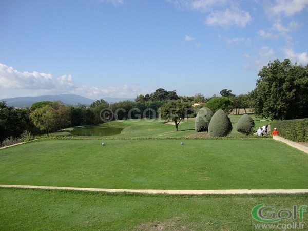 Le trou n°5 Par 3 du golf de beauvallon à Grimaud proche de Saint Tropez