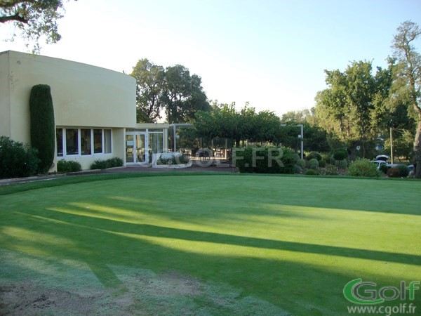 Le putting green du golf de Beauvallon proche de Saint tropez à Grimaud