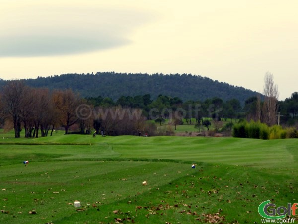 Le départ du n°3 du golf de la Sainte Baume à Nans les Pins dans le Var en PACA