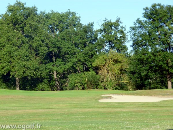 Green du golf des Etangs à Savigneux proche de Lyon et Saint-Etienne Rhône Alpes