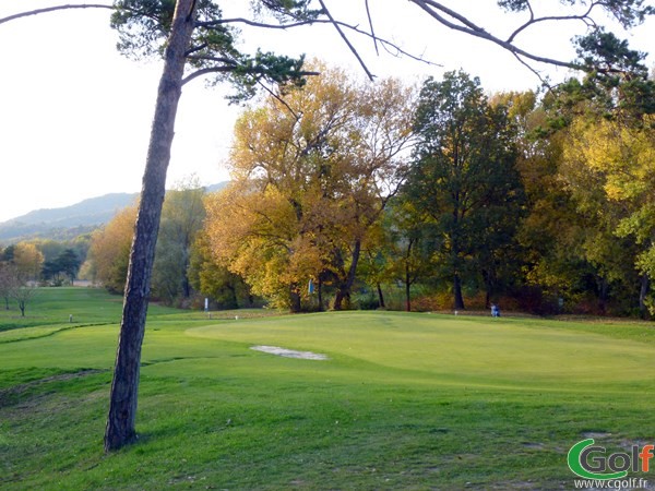 Green n°18 du golf de Digne les Bains dans les Alpes de Hautes Provence en PACA