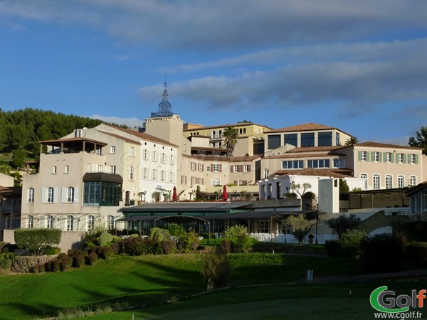 L'hotel, et le réstaurant du Dolce Frégate Provence golf club dans le Var à Saint Cyr sur Mer