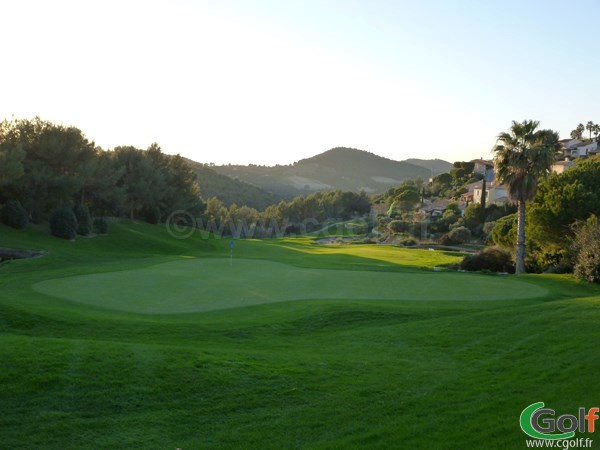 Le green du trou n°18 du golf Dolce Frégate dans le Var en Provence à Saint Cyr sur Mer