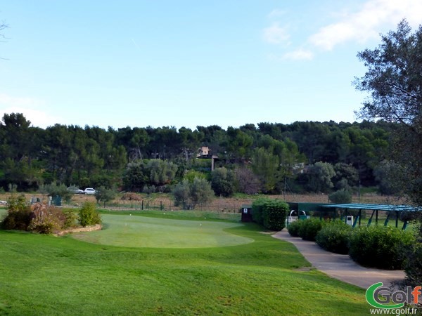 Le putting green du practice du Dolce Frégate Provence golf club dans le Var à Saint Cyr sur Mer 