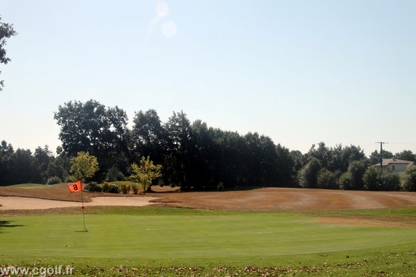 trou n°6 du golf compact la Domangère proche de la Roche-sur-Yon en Vendée