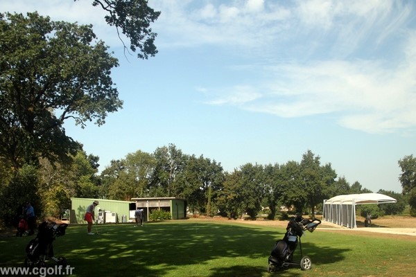 Practice et putting green du golf la Domangère en Vendée à Nesmy Pays de Loire