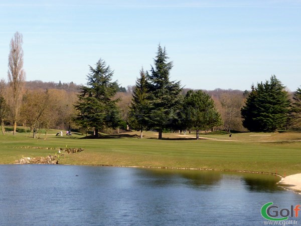 le fairway du golf de Feucherolles dans les Yvelines proche de Paris en Ile de France