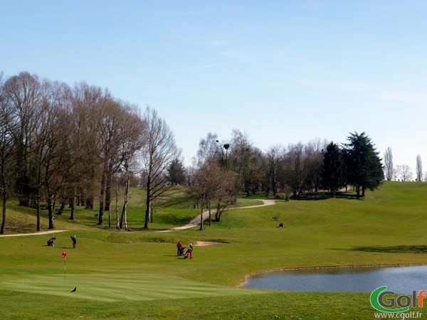 Le green n°18 du golf de Feucherolles à Paris dans les Yvelines