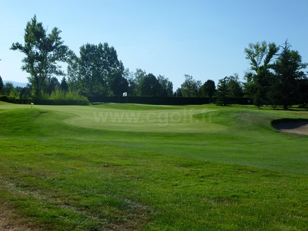 Green n°9 du golf du Forez à Craintilleux en Rhône-Alpes dans la Loire proche de Saint-Etienne