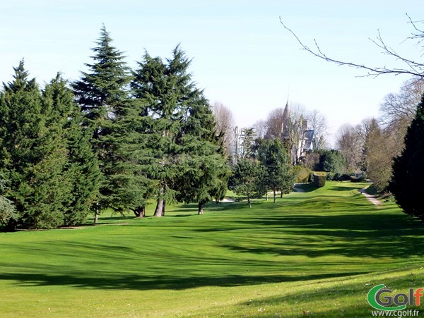 Le fairway au golf de Fourqueux parcours bleu proche de Paris dans les Yvelines