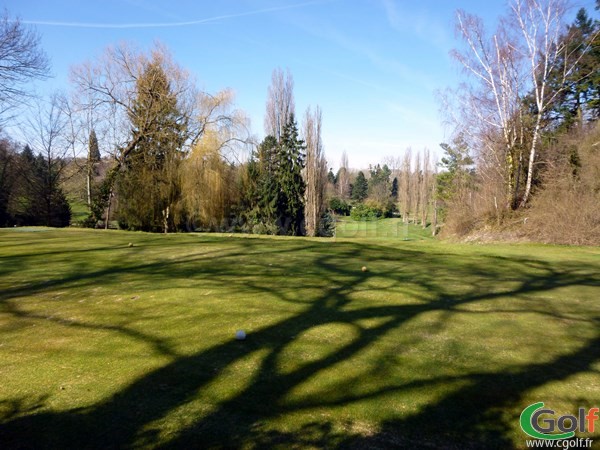 Le départ n°3 du parocurs bleu golf de Fourqueux en Iles de France proche de Paris